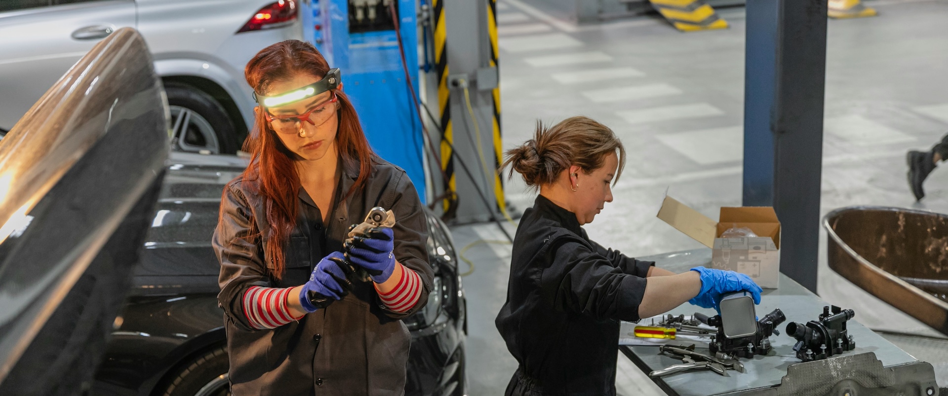 Ein Team in einem Workshop zu psychischer Erster Hilfe.