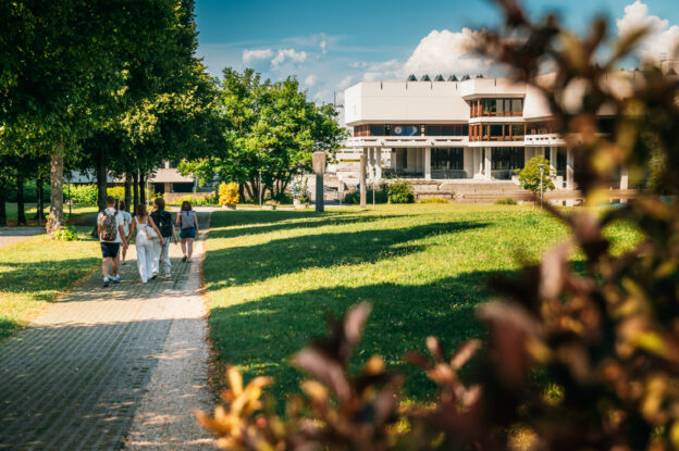 Psychische Erste Hilfe und Prävention: Wie die UR Studierende in Krisen stärkt